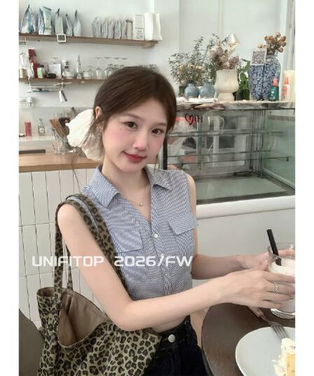 원본 컬러 짜임 기사 몸매 가꾸기 슬림해 보이는 민소매 맨위 여성 여름 레트로 스타일 배색 폴로 칼라 스트라이프 조끼