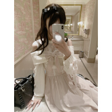 批发温柔风露肩<b class='q'>连衣裙</b>女秋季浅粉色甜美蝴蝶结系带蕾丝收腰可爱长裙潮