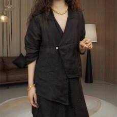 批发<b class='q'>胖</b><b class='q'>mm</b>优雅时尚不对称下摆黑色衬衫女夏季简约风宽松显瘦五分袖上衣