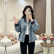 批发设计感撞色拼接<b class='q'>牛仔</b><b class='q'>外套</b>女士秋季小个子爆款宽松休闲短款夹克上衣
