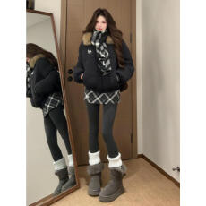 批发巨好看的秋冬装一整套穿搭高端收腰毛领棉服外套格纹短裙两件套装