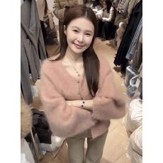 批发高级感粉色<b class='q'>马海毛</b>蝙蝠袖毛衣外套女秋冬韩系慵懒小香风针织<b class='q'>开衫</b>厚