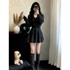 批发2025新款灰色v领针织<b class='q'>长袖</b><b class='q'>连衣</b>裙子女秋冬季气质收腰内搭毛衣短裙