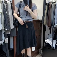 批发2025秋季新款韩系<b class='q'>时尚</b>中性风高腰不规则中长裙女小个子个性麂皮绒