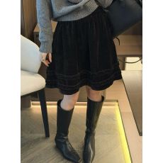 批发韩版休闲风木耳边A字<b class='q'>半身</b>裙女2026春季新款显瘦中长款黑色通勤裙