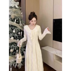 批发一见倾心 法式仙女气质蕾丝长袖<b class='q'>连衣裙</b>女秋冬加绒款温柔风长裙子