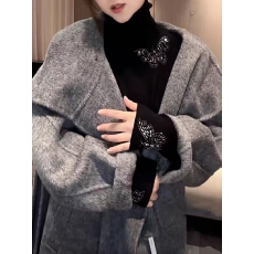 批发高级感时尚重工烫钻蝴蝶长袖<b class='q'>打底衫</b>女士新款保暖<b class='q'>高领</b>内搭黑色上衣