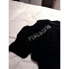 批发黑色金丝绒字母烫钻宽松短袖T恤女2026年新款原宿风休闲百搭上衣