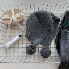 批发秋<b class='q'>冬</b>羊毛帽子巴拉克拉法帽女秋<b class='q'>冬</b>季新品保暖护耳毛球针织帽显脸小