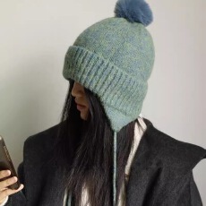 批发混色毛球辫子毛线帽女秋<b class='q'>冬</b>时尚保暖护耳帽子雷锋帽韩版时尚针织帽