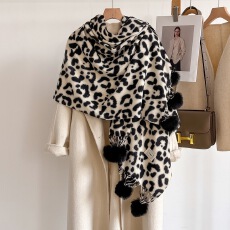 批发秋冬仿羊绒围巾女新款双面豹纹欧美时尚围脖百搭保暖印花流苏披肩