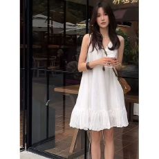 批发法式慵懒风气质吊带<b class='q'>连衣裙</b>女2025夏季新款设计感后背<b class='q'>镂空</b>短裙