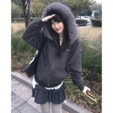 批发原版面料月亮条复合黑色银狐绒 订做配色可拆卸毛绒领 胸口刺绣