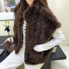 批发韩国东大门早秋新款设计感休闲温柔毛绒时尚百搭保暖无袖<b class='q'>马夹</b>