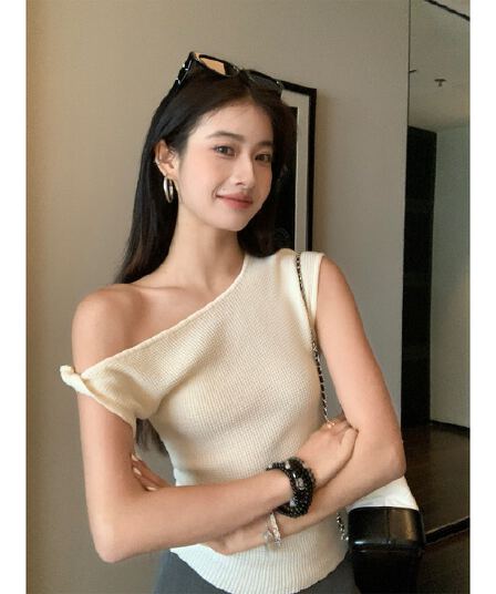 여름 새로운 품격 몸매 가꾸기 디스플레이 몸 나사 매듭 새는 어깨 맨위 몸매 가꾸기 다용도 순수한 욕망 니트 스웨터 티셔츠 여성 ins