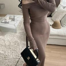 批发<b class='q'>春</b>秋新款气质修身一字领露肩长裙纯欲紧身显身材收腰绑带连衣裙潮