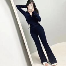 批发韩国东大门修身性感显身材连帽套头短卫衣+高腰微喇叭休裤套装<b class='q'>女</b>