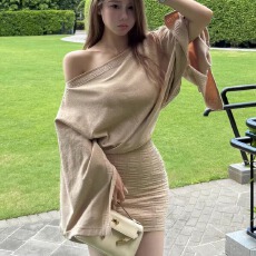 批发<b class='q'>韩国</b>东大门新款气质斜领露肩抹胸喇叭长袖针织连衣裙性感包臀短裙