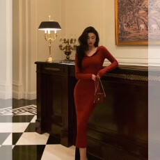 批发已出货 <b class='q'>连衣裙</b>女2025年秋冬复古风气质修身显瘦包臀长裙