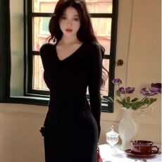 批发已出货 花朵设计感v领收腰针织<b class='q'>连衣裙</b>女长款高级感打底裙子