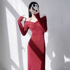 批发已出货 露肩挂脖针织毛衣连衣裙女秋冬内搭显瘦过膝包臀长<b class='q'>裙子</b>