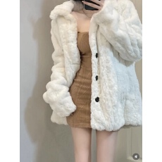 批发已出货 高级感秋冬温柔甜酷羊羔毛绒绒白色环保皮草短款外套女