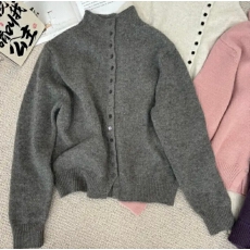 批发已出货 秋冬<b class='q'>新款</b>简约单排扣毛衣韩系显瘦减龄<b class='q'>打底衫</b>