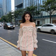 批发已出货 蕾丝花边抹胸灯笼袖<b class='q'>连衣裙</b>女绝美一字肩修身时尚包臀短裙