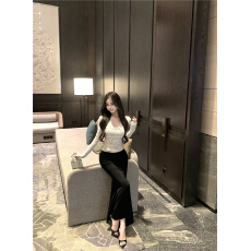 批发已出货 性感长袖<b class='q'>打底衫</b>女春秋新款紧身短款镂空独特<b class='q'>蕾丝</b>小上衣