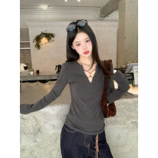 批发已出货 V领<b class='q'>修身</b>T恤女冬季超好看新款长袖内搭显瘦复古纯色上衣
