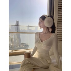 批发已出货 纯欲风V领扭结褶皱正肩长袖T恤女冬季<b class='q'>修身</b>百搭显瘦打底衫