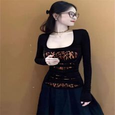 已出货 复古黑色方领豹纹拼接长袖T恤