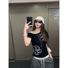 批发已出货 美式辣妹斜肩立体花朵工艺短袖<b class='q'>T</b><b class='q'>恤</b>女设计感显瘦上衣