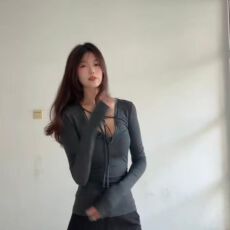 批发已出货 春季新款时尚百搭长袖t恤女修身显瘦纯色打底衫