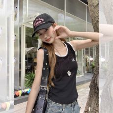 批发已出货 夏季撞色刺绣字母无袖背心女后背拼接蝴蝶网纱上衣