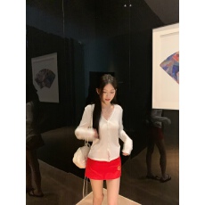 批发已出货 拼接v领长袖T恤女秋季设计感修身开衫单排扣纯欲百搭上衣