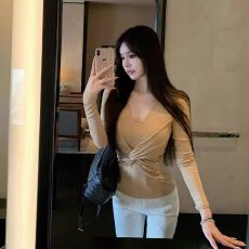 批发已出货 扭结打底T恤女春季2026新款设计感洋气独特修身上衣