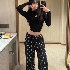 批发已出货 长袖t恤新款秋季修身<b class='q'>打底衫</b>设计感短款辣妹上衣