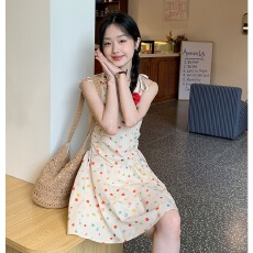 批发已出货 彩色波点挂脖短裙复古气质高级感收腰显瘦杏色连衣裙子
