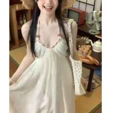 批发已出货 大露背挂脖吊带<b class='q'>连衣裙</b>今年新款女高级感夏季仙女裙子