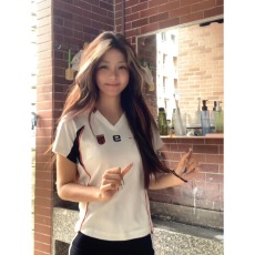 批发已出货 新款韩版V领短袖T恤女夏季辣妹修身独特别致百搭洋气外穿