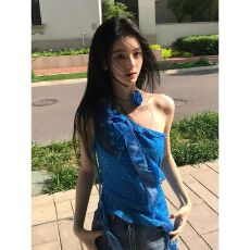 批发韩系蓝色波点斜肩<b class='q'>吊带</b><b class='q'>背心</b><b class='q'>女</b>夏季穿搭不规则飘带修身显瘦露肩上衣