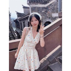 批发已出货 法式甜美风<b class='q'>彩</b>色波点挂脖短裙复古气质高级感收腰显瘦杏色