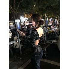 批发已出货 条纹面料u领露背绑带长袖T恤女<b class='q'>修身</b>打底上衣