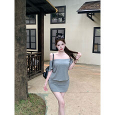 批发已出货 灰色一字肩短袖<b class='q'>连衣裙</b>女夏季绑带<b class='q'>包臀</b>裙子辣妹小众短裙