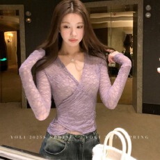 批发已出货 v领<b class='q'>蕾丝</b>衫女夏长袖打底内搭性感收腰紧身短款紫色上衣