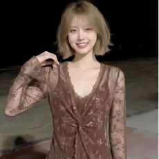 批发绝美巨好看<b class='q'>蕾丝</b>小衫女夏季2026流行新款设计感扭结v领<b class='q'>长袖</b>t恤<b class='q'>上衣</b>