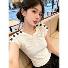 批发夏新款时尚设计感<b class='q'>打底衫</b>修身显瘦纽扣飞袖针织背心女装上衣