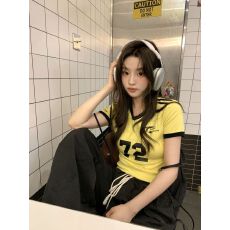 批发美式复古运动少女短款夏新款字母V领短袖上衣