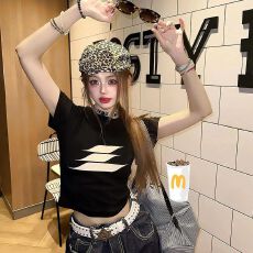 批发辣妹风正肩黑色2026新款修身显瘦高级感打底衫上衣服